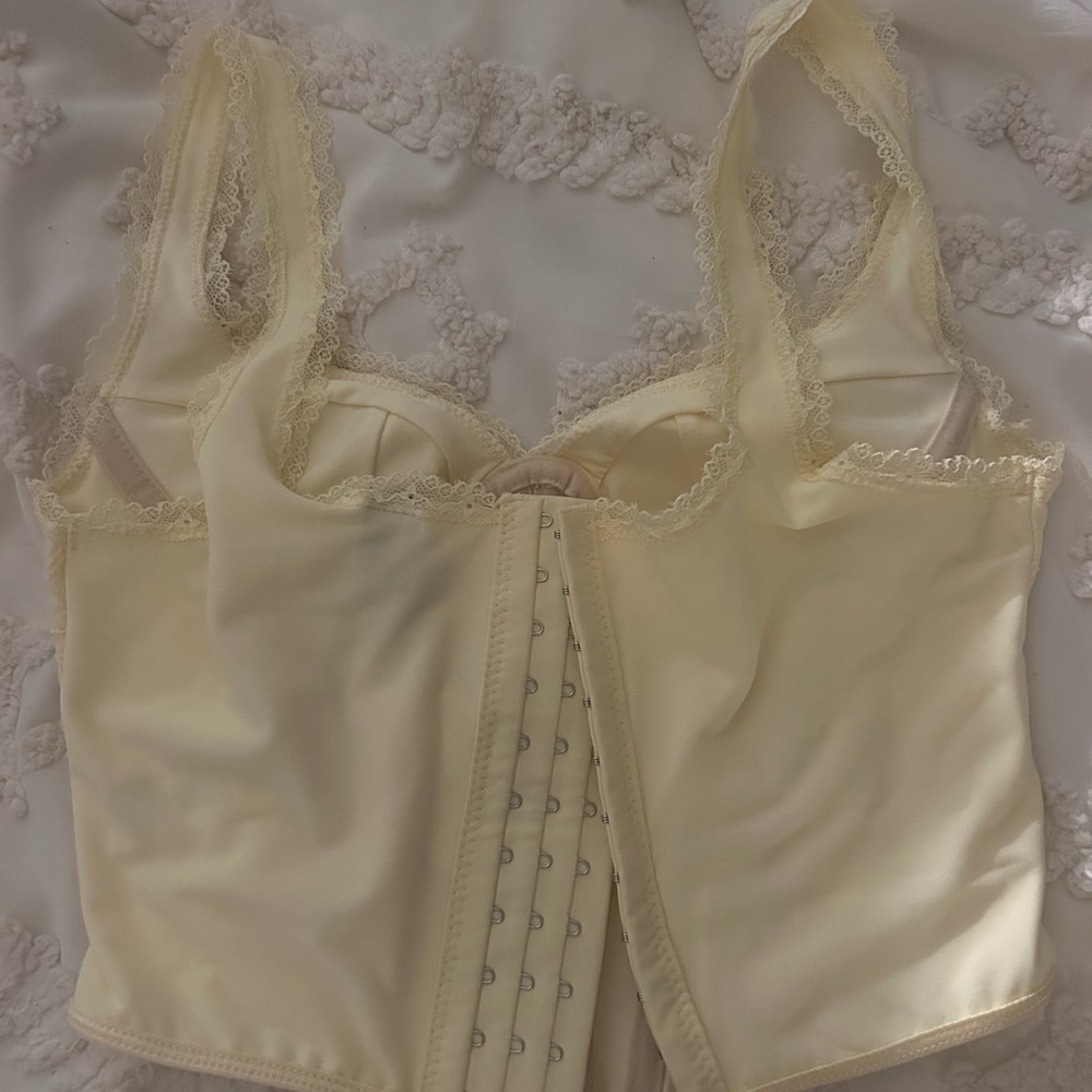 Chic Yellow Lace Corset